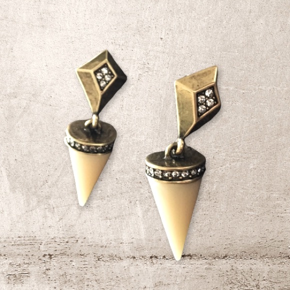 Jewelmint - Bronze and Ivory Colored Tribal Pierced Earrings - Picture 1 of 5